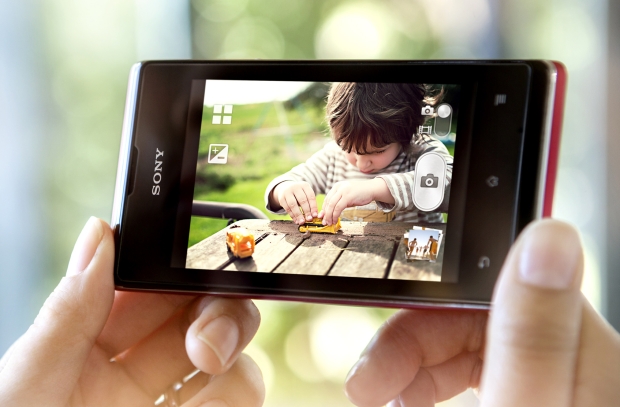 http://www.updatemyandroid.com/wp-content/uploads/2012/12/sony-xperia-e-front-pink.jpg